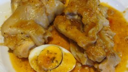 Recepta de cuina de Peus de porc guisats amb ou dur